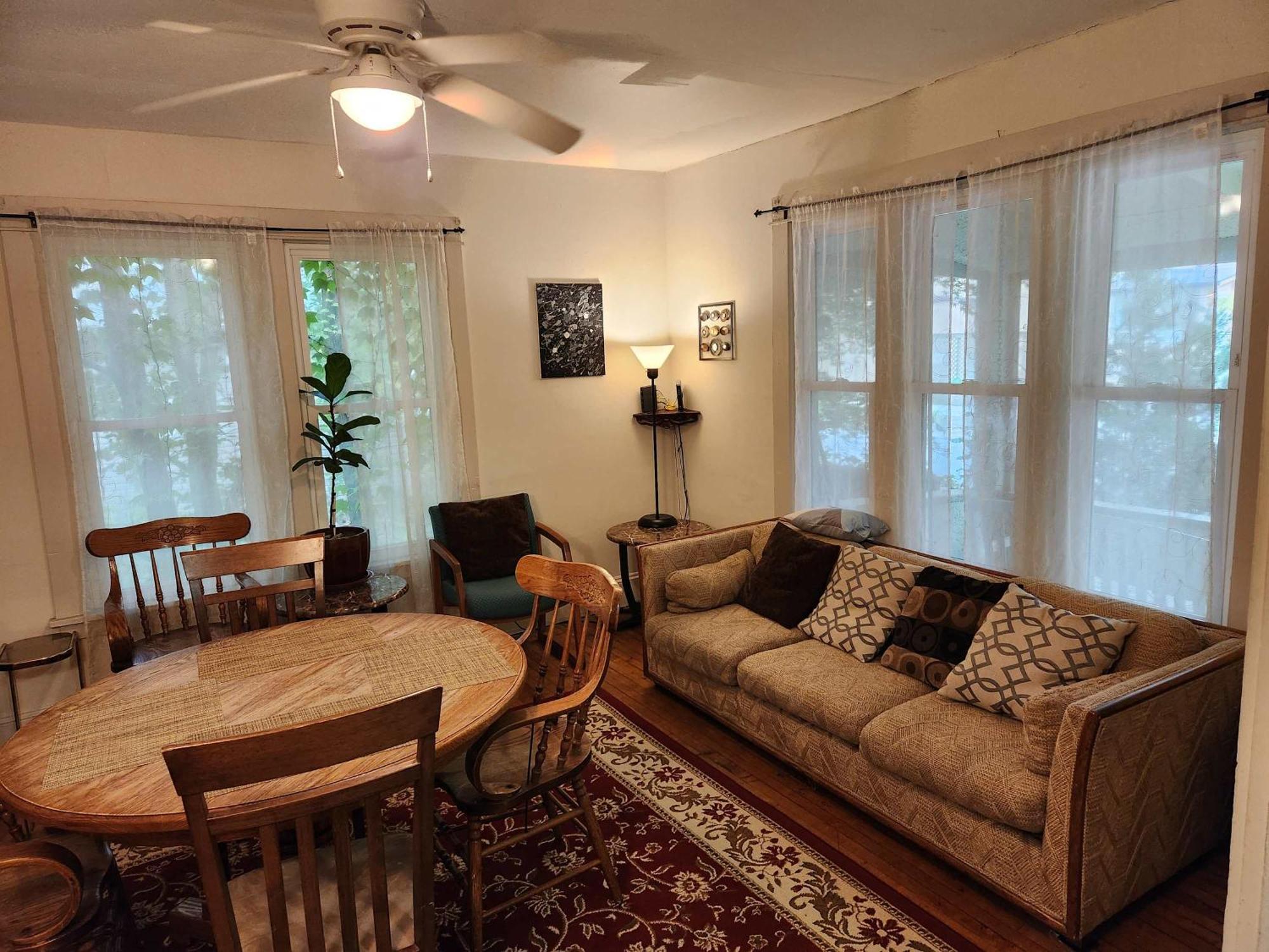 Cozy 3 Bedroom House In Downtown 이타카 외부 사진